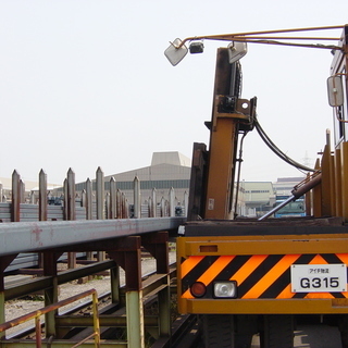 工場内で特殊車両運転のお仕事です！！創業６０年！！寮完備！！未経験可能。の画像