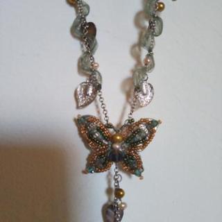 蝶々モチーフネックレス