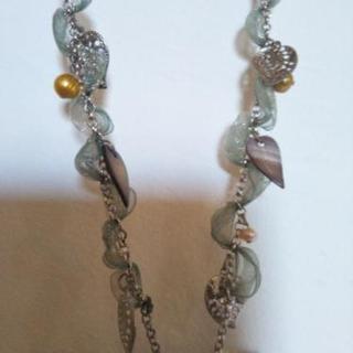 蝶々モチーフネックレスの画像