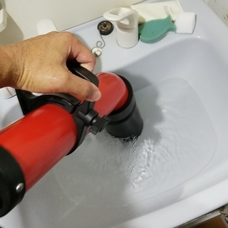 【東大阪市　職人直営の水道屋】東大阪市の水道修理お任せください‼　トイレつまり、トイレ水漏れ、キッチンつまり、浴室つまり、洗面台つまり、蛇口水漏れ修理、蛇口交換、ウォシュレット交換、便器交換、洗面台交換 - 東大阪市