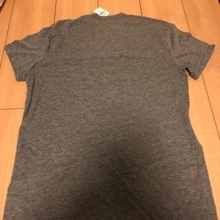 新品未使用タグ付き ホリスターメンズVネックTシャツの画像