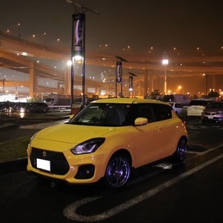 クルマ好きな人が夜な夜なドライブして集まるグループ