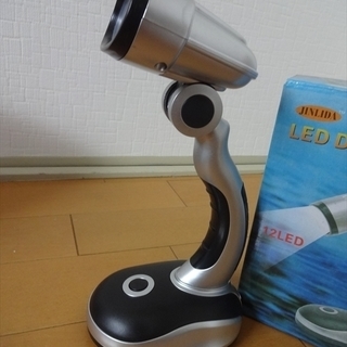 ★未使用★卓上LEDライト Led Desk Lamp JINLIDA 電気 ハンディサイズ 乾電池駆動 防災グッズの画像