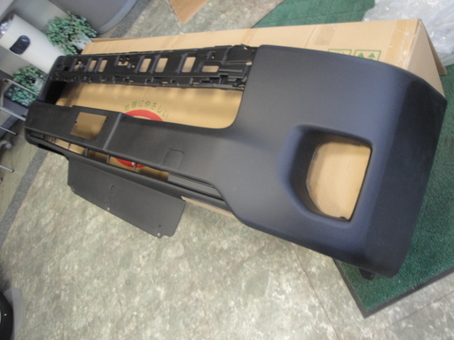 ハイエース ワイド　フロントバンパー  200系  素材色 新品