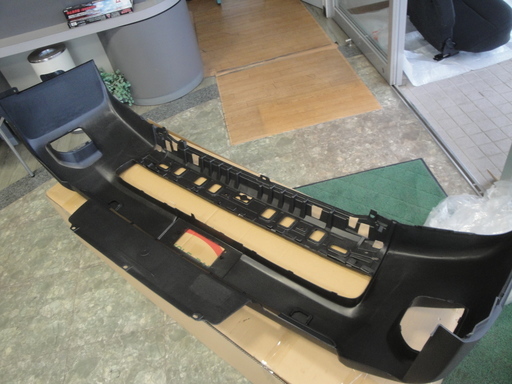 ハイエース ワイド　フロントバンパー  200系  素材色 新品