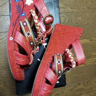 値下げしました　　赤いBOBSON サンダル　の画像