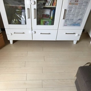 家具のガラスが割れました(´༎ຶོρ༎ຶོ`) - 手伝って/助けて