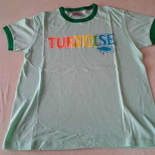 TOURTOISEのTシャツ