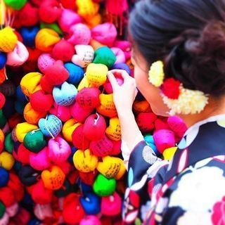 デジタル一眼レフをもって都内を散歩しながら写真を撮る人たちのらいんグループ - 友達