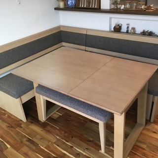 【値下げ】ダイニングテーブルセット4点セットの画像