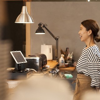 今回は期間限定でのスタッフ募集です！ 催事期間中のサポートスタッフさんの画像