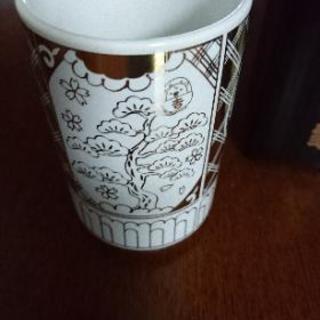 吉野家  金の湯飲みの画像