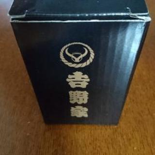吉野家  金の湯飲みの画像