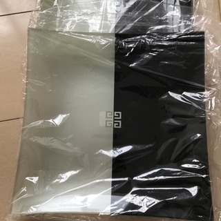 GIVENCHY マグカップとお皿の画像