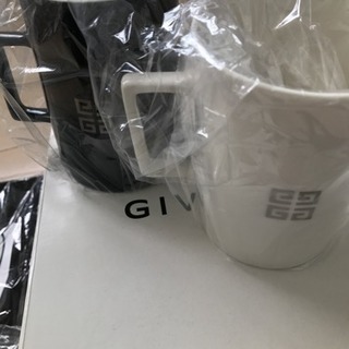 GIVENCHY マグカップとお皿の画像