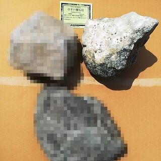 ☆極上質☆　糸魚川【姫川採取】翡翠　535ｇ「一面のみ手磨きあり」　※追記：ほんとに最後の最終特価です。の画像