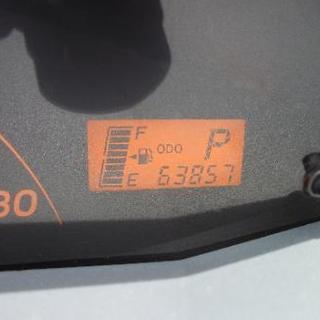 ヴィッツ１．０　グレードＦ　Ｈ２０年式　６．７万キロ　♪ナビ付♪　《現状渡し・自賠責付》　★傷あり★　７月３０日以降引渡し可能！！の画像