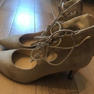 【値下】未使用 スゥエード ベージュパンプス サイズLの画像