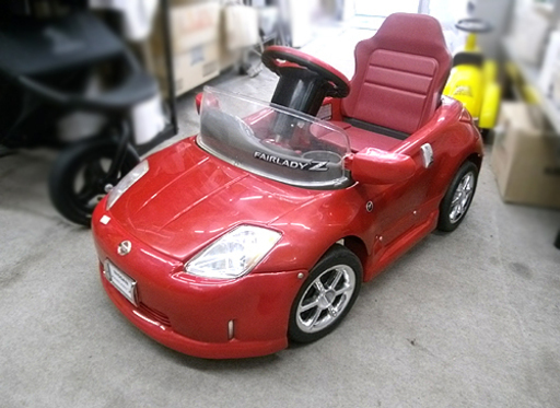 激レア！美品✨Z33 フェアレディZ 押手付き　ペダルカー　レプリカ　乗り物　車 Amazon.co.jp: ミズタニ 押手付ペダルカー フェアレディZ レッド