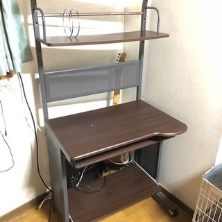 スチール製パソコンデスクの画像