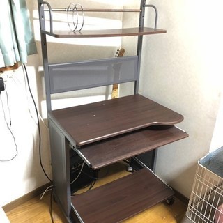 スチール製パソコンデスクの画像