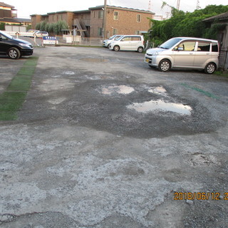 福岡駐車場、水溜り。凹凸、補修作業。格安、便利屋