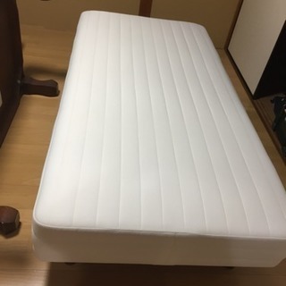 足つきマットレス2台の画像