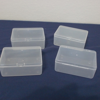 【100円シリーズ】小物整理に　ふた付プラスチック製入れ物４個