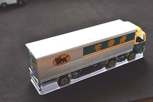 トミカミニカー　クロネコヤマト大型トラック10トン　新品　未使用　箱有　(実質値下げ)