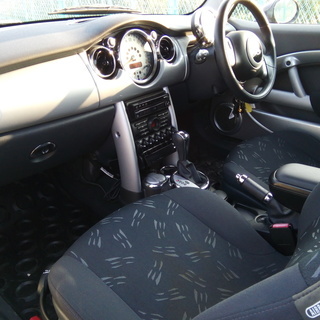 大宮・川口ナンバーは登録費用ゼロ！！コミコミ価格(^^♪低走行で装備充実なMINI(*^-^*) 説明動画付き！希少ブラックのMINIワン♪車検たっぷりのH32/8まで^^♪の画像