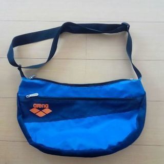 中古品　アリーナのショルダーバッグ