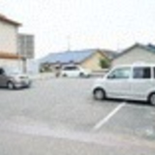 堺市東区日置荘田中町⭐️駐車場⭐️賃料8000円 残り1台！！ - 堺市