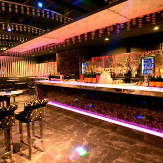 音楽仲間が集まる毎週土曜日のDJパーティー - 京都市