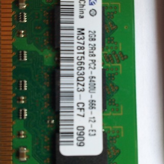 ディスクトップパソコンメモリー（PC2‐6400Uー666）２ＧＢ中古2枚）の画像