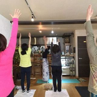 ヨガ★次回は12/8(土)★6名までのプライベート空間の画像