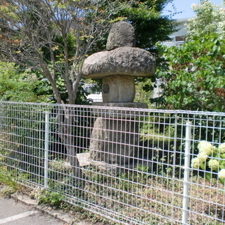 石灯籠差し上げます。　ご自分で積込み輸送できる方の画像