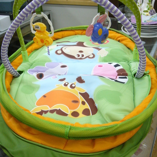 お値下げ！プレイマット Chicco キッコ メロディ付き ベビー用品 プレイマット　西岡店の画像
