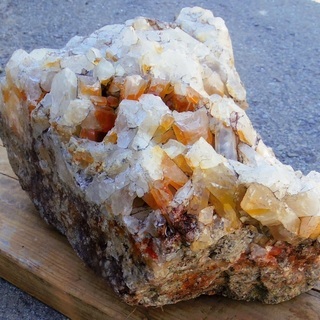 水晶クラスターの画像