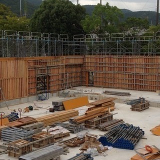【型枠大工】急募‼︎（随時募集）頑張った分だけ稼げる仕事です‼︎の画像