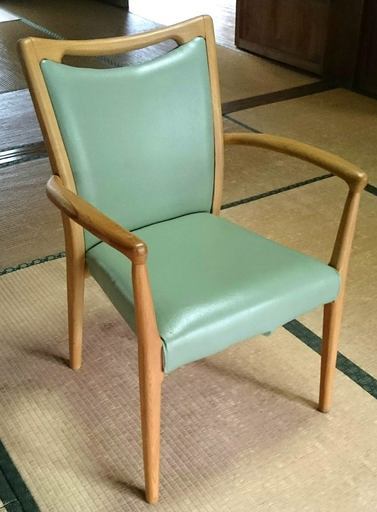 [肘付きダイニングチェア中古品]グリーン