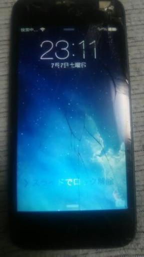 iPhone5 32GB(画面割れ)ブラック  au 本体のみ