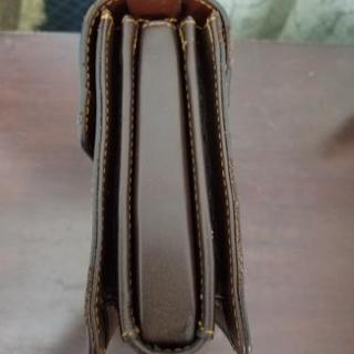 後ろに手を入れて持てる牛革セカンドですの画像