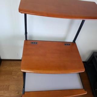〖取引中〗パソコンデスクの画像