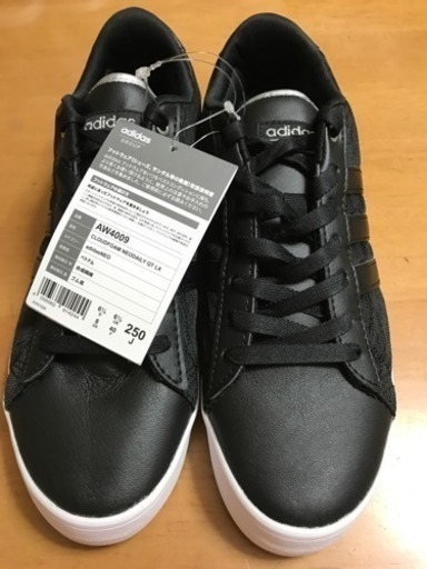 新品adidasのシューズ25cm