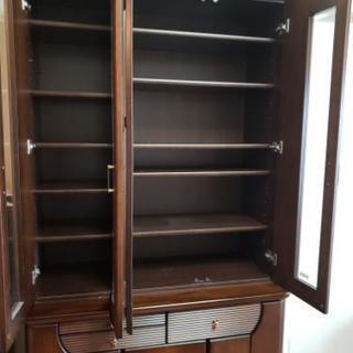 〖取引中〗食器棚の画像