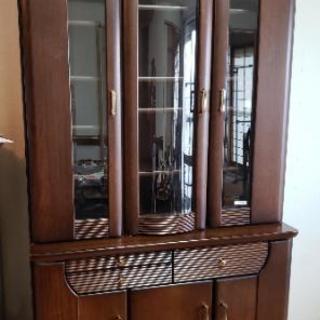 〖取引中〗食器棚の画像