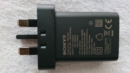 【郵送可・新品・未使用】ソニー 急速充電器 UCH12 Quick Charge 3.0対応 三又プラグ