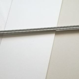 ポスターサイズの額縁(ヒロ・ヤマガタ氏のポスター画付き)の画像