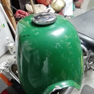 ガソリンタンク(ホンダのゴリラタンク?)