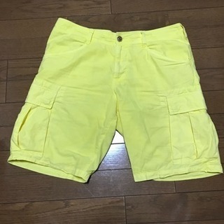 【中古】NAPAPIJRI ナパピリ ハーフパンツ イエロー 32inchの画像